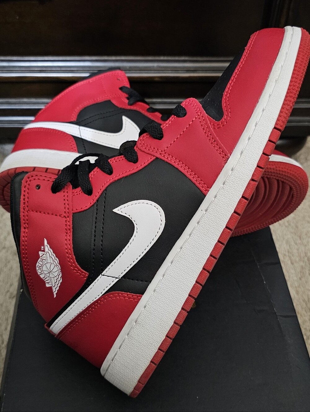 Air Jordan 1 Mid (GS) - Picture 5 of 9